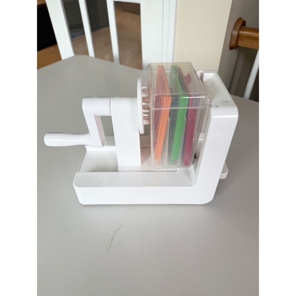 OXO Good Grips 3-Blade Tabletop Spiralizer with StrongHold Suction NEW - Picture 7 of 9